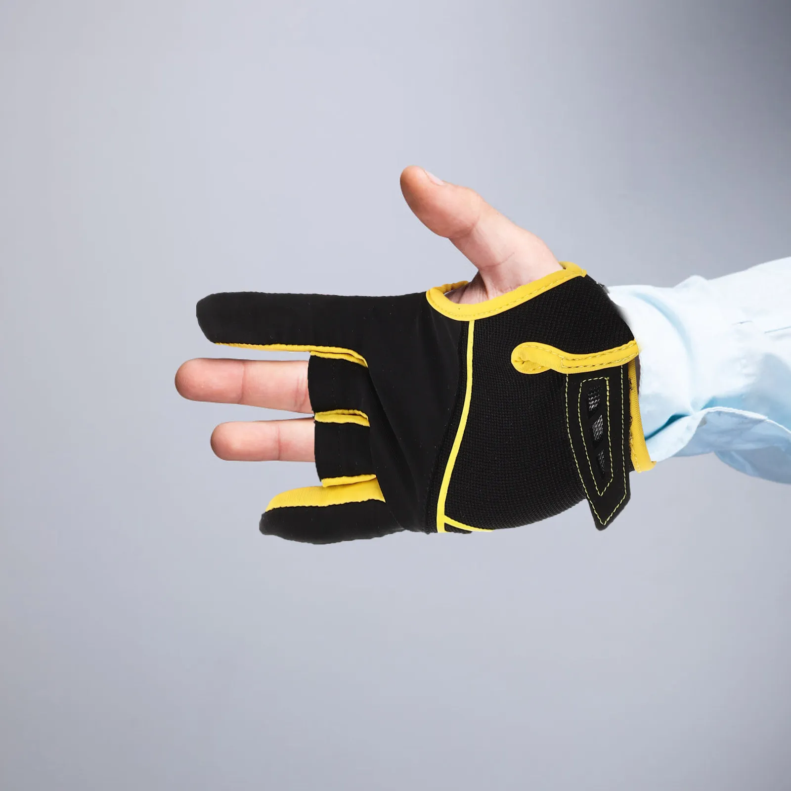 

1Pair Professional Bowling Gloves 3-Finger Exposure Design Anti-Slip Silicone Palm Fit Breathable Flexible Sports Gloves Size L