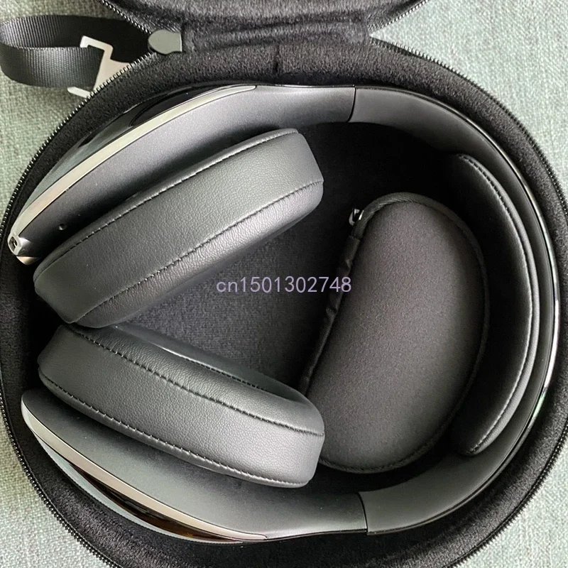 The headset Bluetooth 5.0 is suitable for Mercedes-Benz Maybach original S-class GLS series wireless headset noise reduction AKG