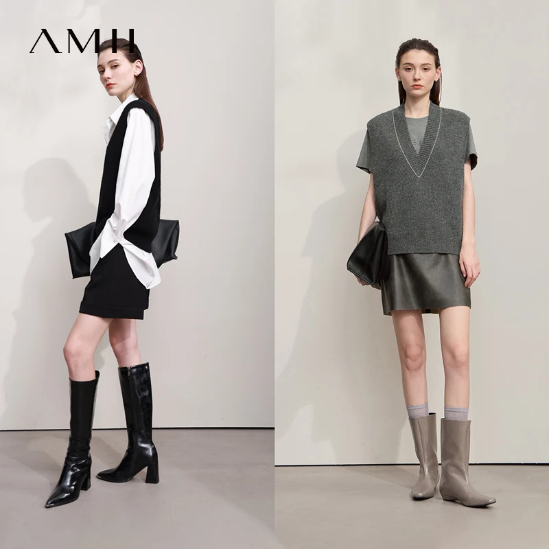 AMII Sleeveless Vest Woman 2025 Autumn Elegant Casual Knitted Tops Female Solid V-neck Loose Versatile Women Clothing 12523160