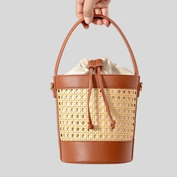 Bolso de cubo hueco para mujer, bandolera de hombro de cuero Pu, tejido de mimbre, moda de verano, 2024