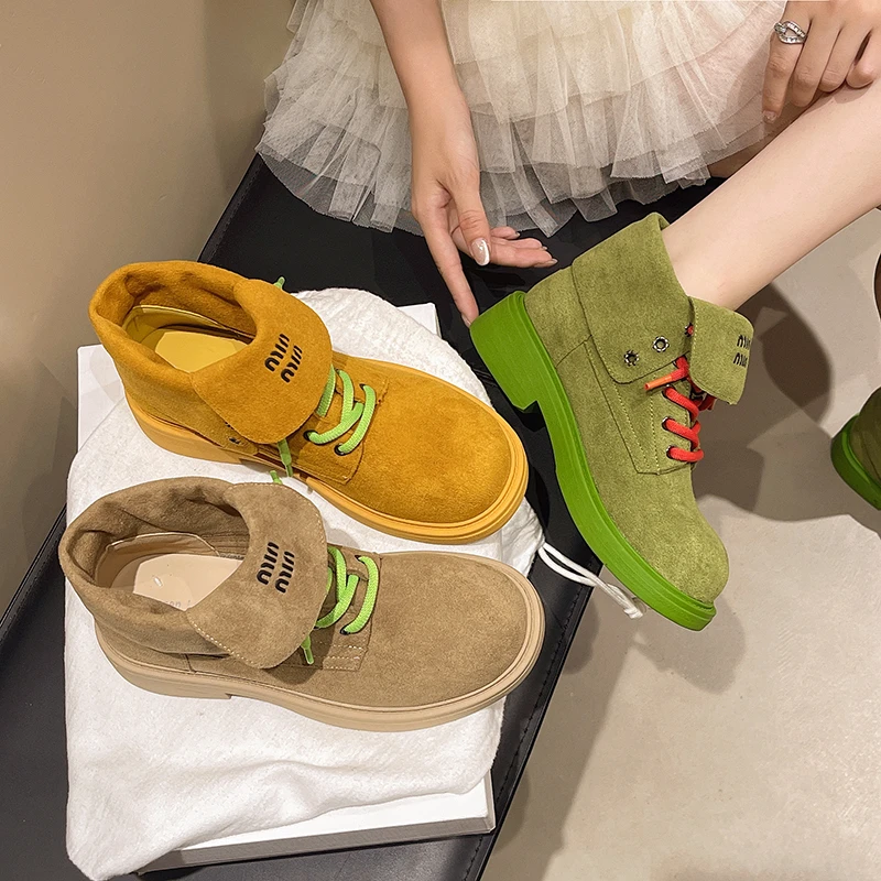 

Новые модные женские ботинки на толстой подошве и мягкой подошве в британском стиле, короткие ботинки с круглым носком, ботинки на шнуровке и мотоциклетные ботинки.