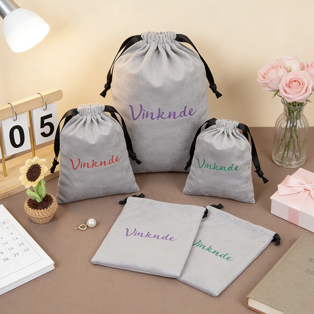 

50 шт./лот, высококачественная бархатная сумка на шнурке с логотипом 8x10 см для часов, ювелирных изделий, парфюмерии, подарочных пылезащитных бархатных упаковочных мешков