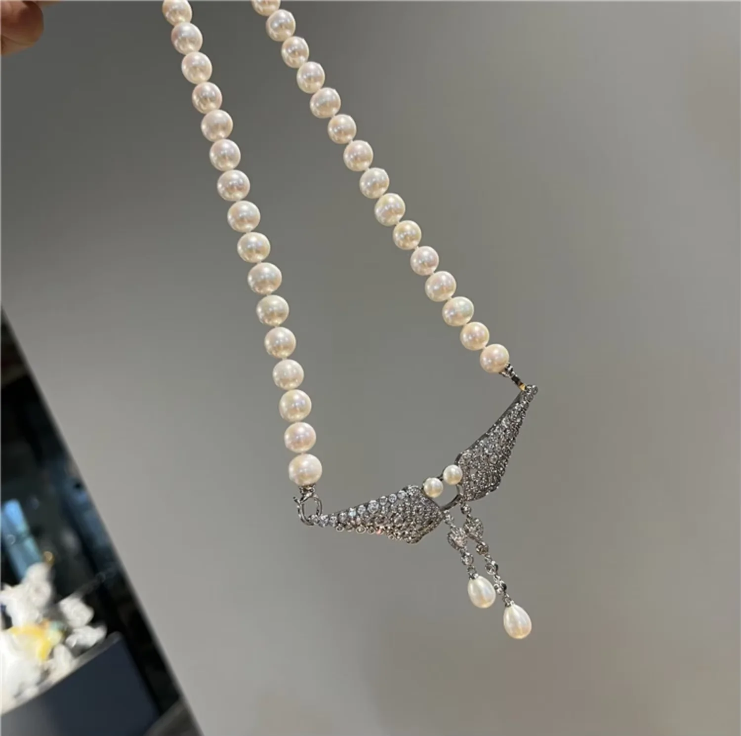 Women's  Natural freshwater pearl short clavicle necklace