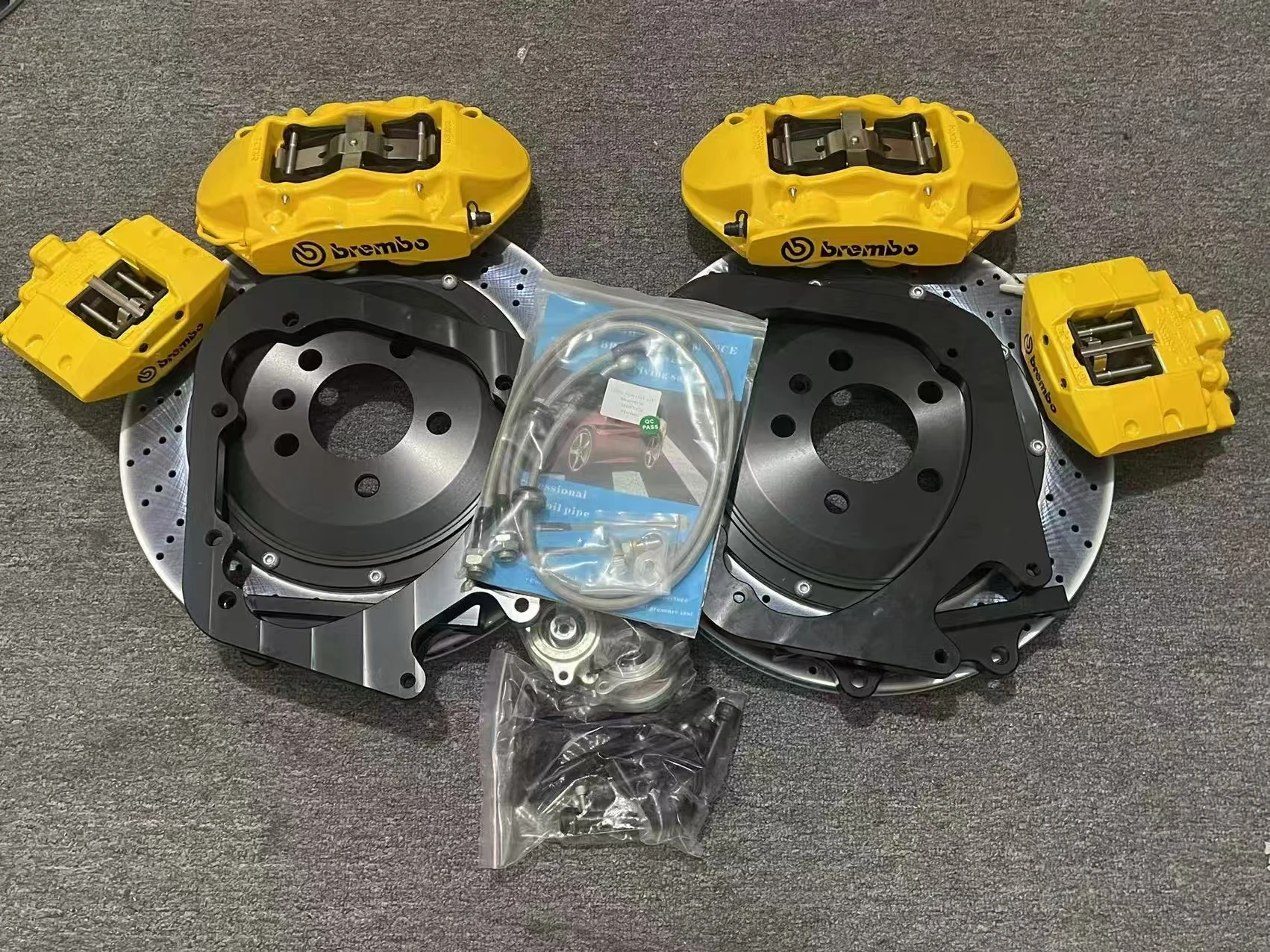 

Тормозная система 330 (для переднего колеса) и 300 (для заднего колеса)