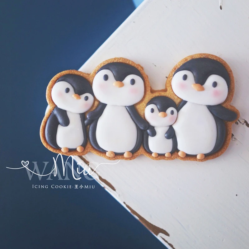 Cartoon Penguin Family Love Frosting Cookie Mould DIY Cookie Embosser Mould Fondant Cookie Cutting Mould Cake Decorating Tools