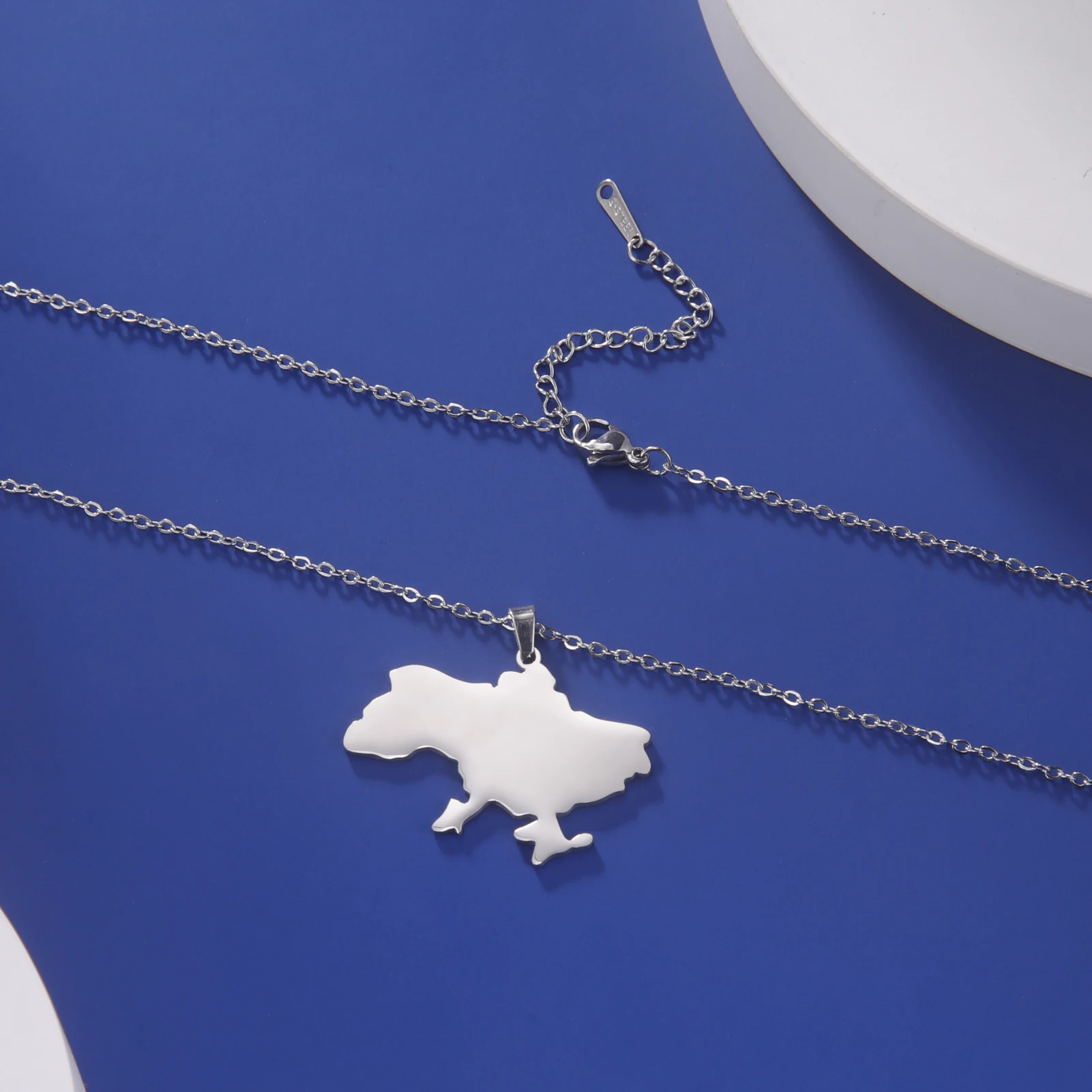 Jeshayuan Stainless Steel Map Pendant Necklace Men Women Vintage Jewellery Ethnic Jewellery Gifts