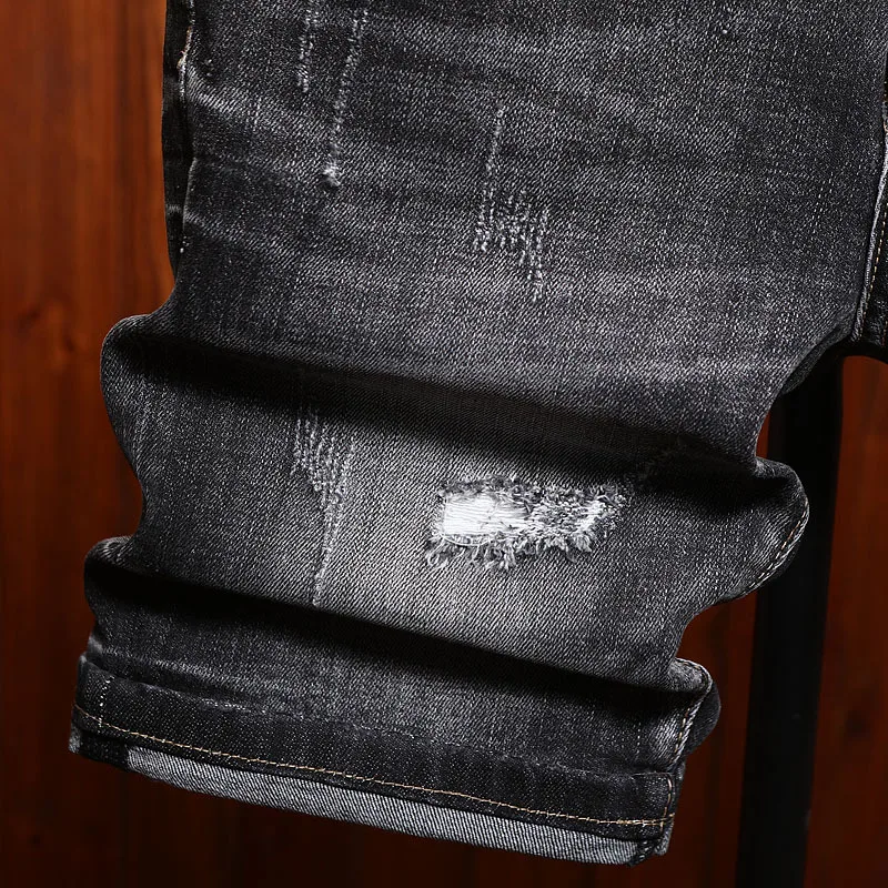 High street denim shorts for men in summer, slim fit straight leg, torn hole patch, scraped retro five quarter horse pants