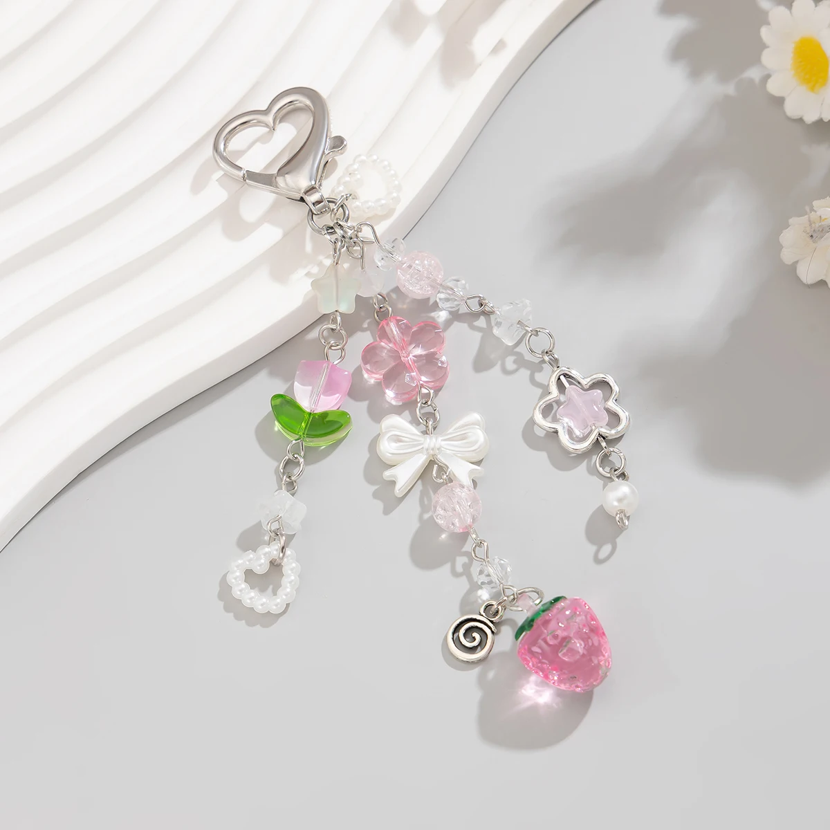 Ingemark Schlüsselanhänger mit süßer romantischer Schleife, rosa Erdbeere, Anhänger für Damen, 2026, neue herzförmige Imitationsperle, Taschen, Schlüsselanhänger, Schmuck