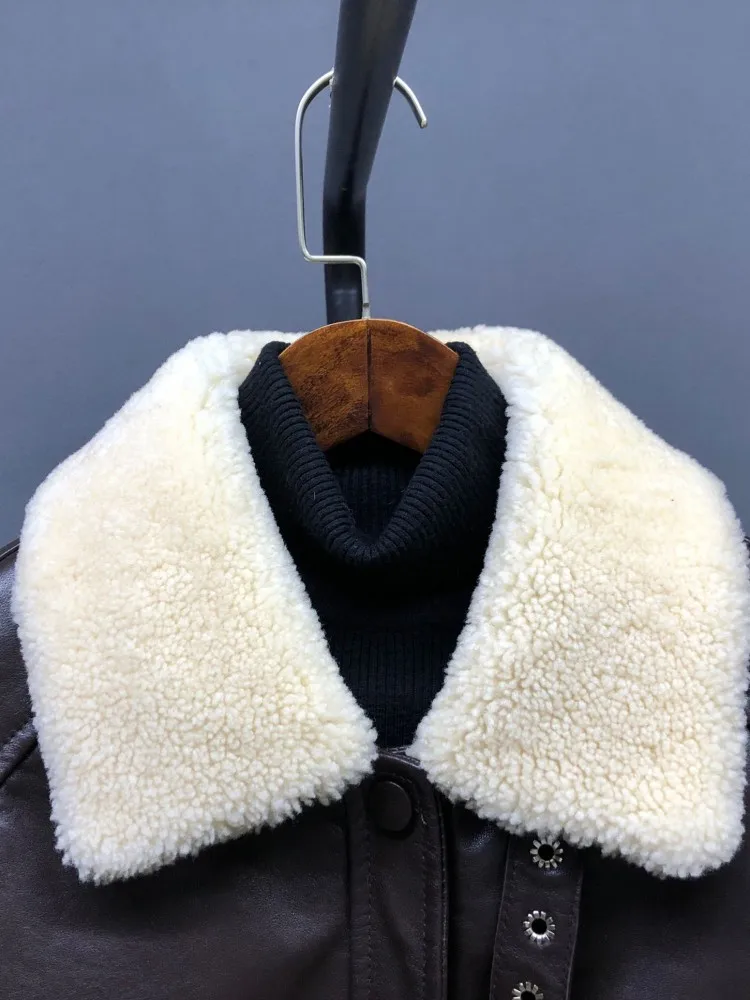 Damski płaszcz z prawdziwej skóry olejowanej w stylu vintage, nowy, zimowy, ciepły, z kołnierzem z prawdziwej wełny, z wysokim stanem, luźny krój, do biura, średniej długości.