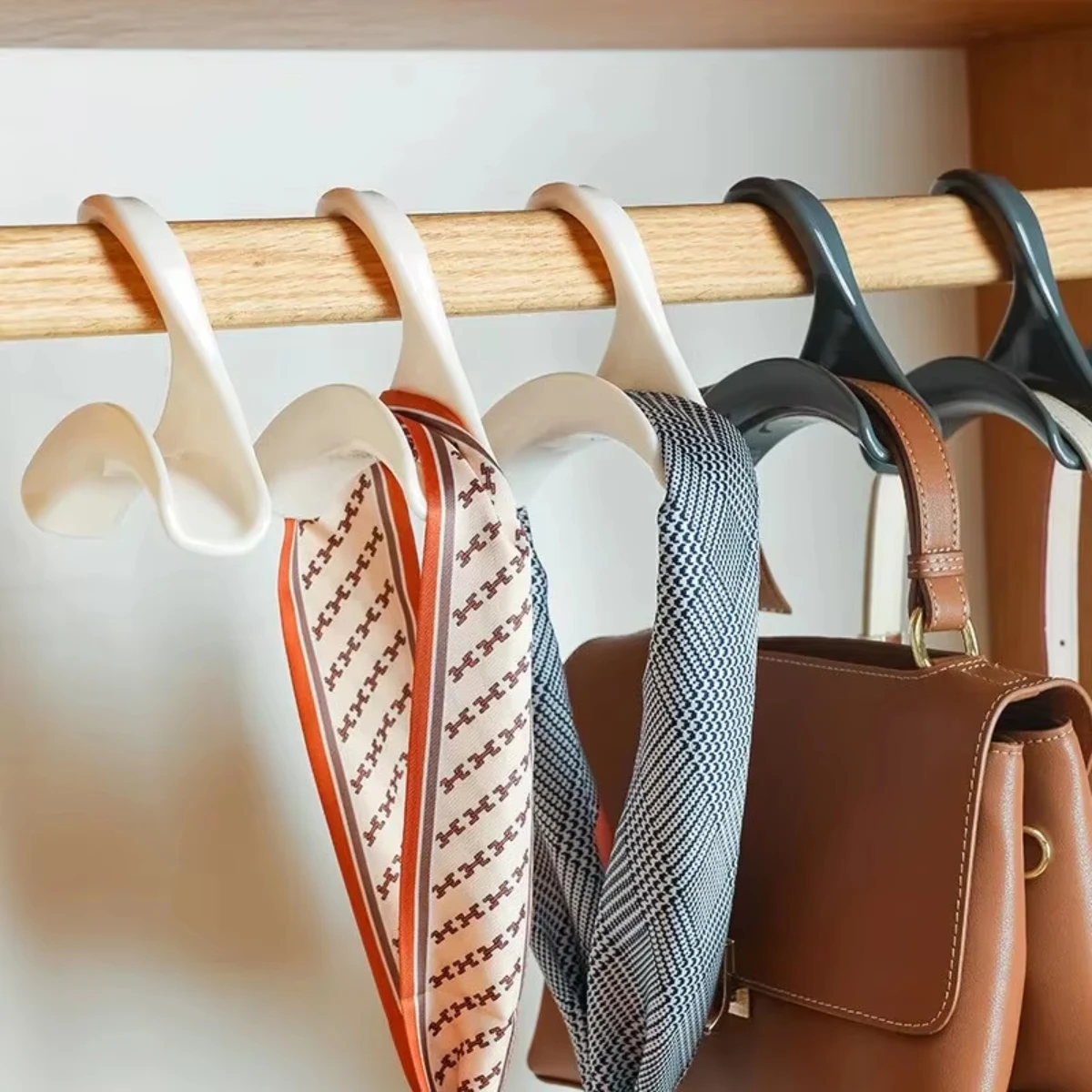 1pc Widen Plastics Hanger Connection Hook Stackable Space Saving Storage Multifunctional Bag and Hat Hanging Rack