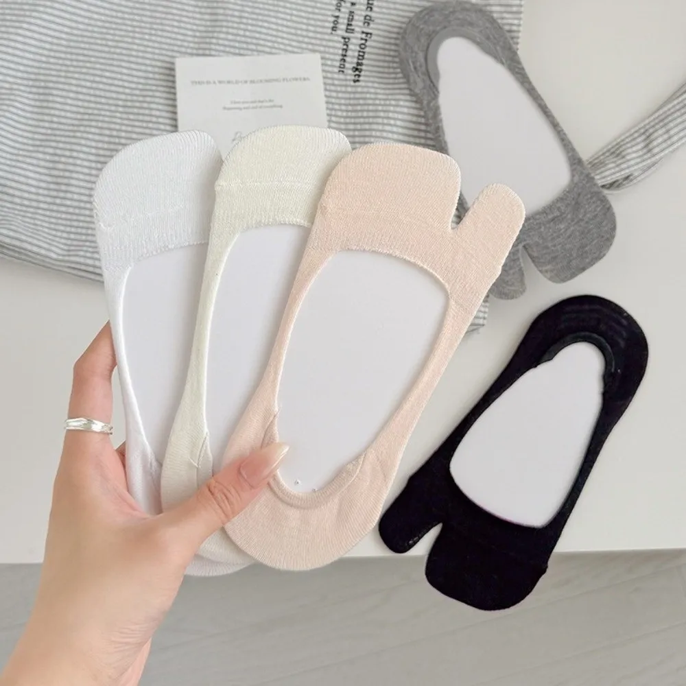 Comfortable Thin Two Finger Socks Solid Color Low Cut Invisible Socks Non-slip Cotton Toe Separate Socks Summer