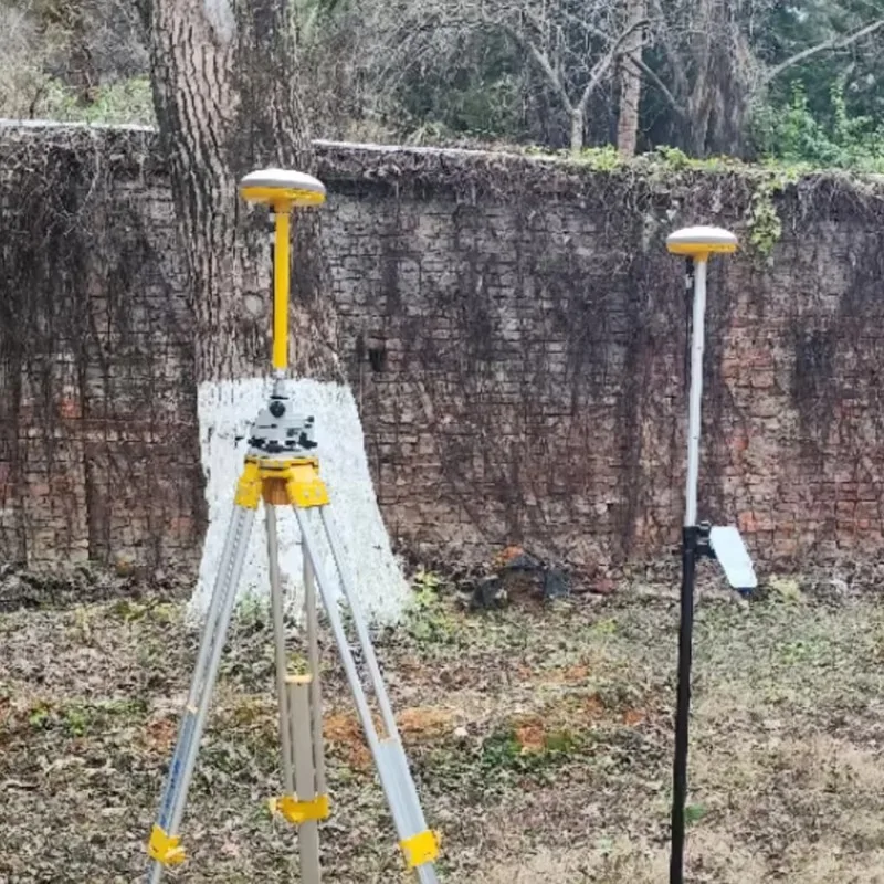 Complete GNSS RTK Survey Equipment Kit, Comes With Tripod, Centering Pole, Base Station And Rover Receiver