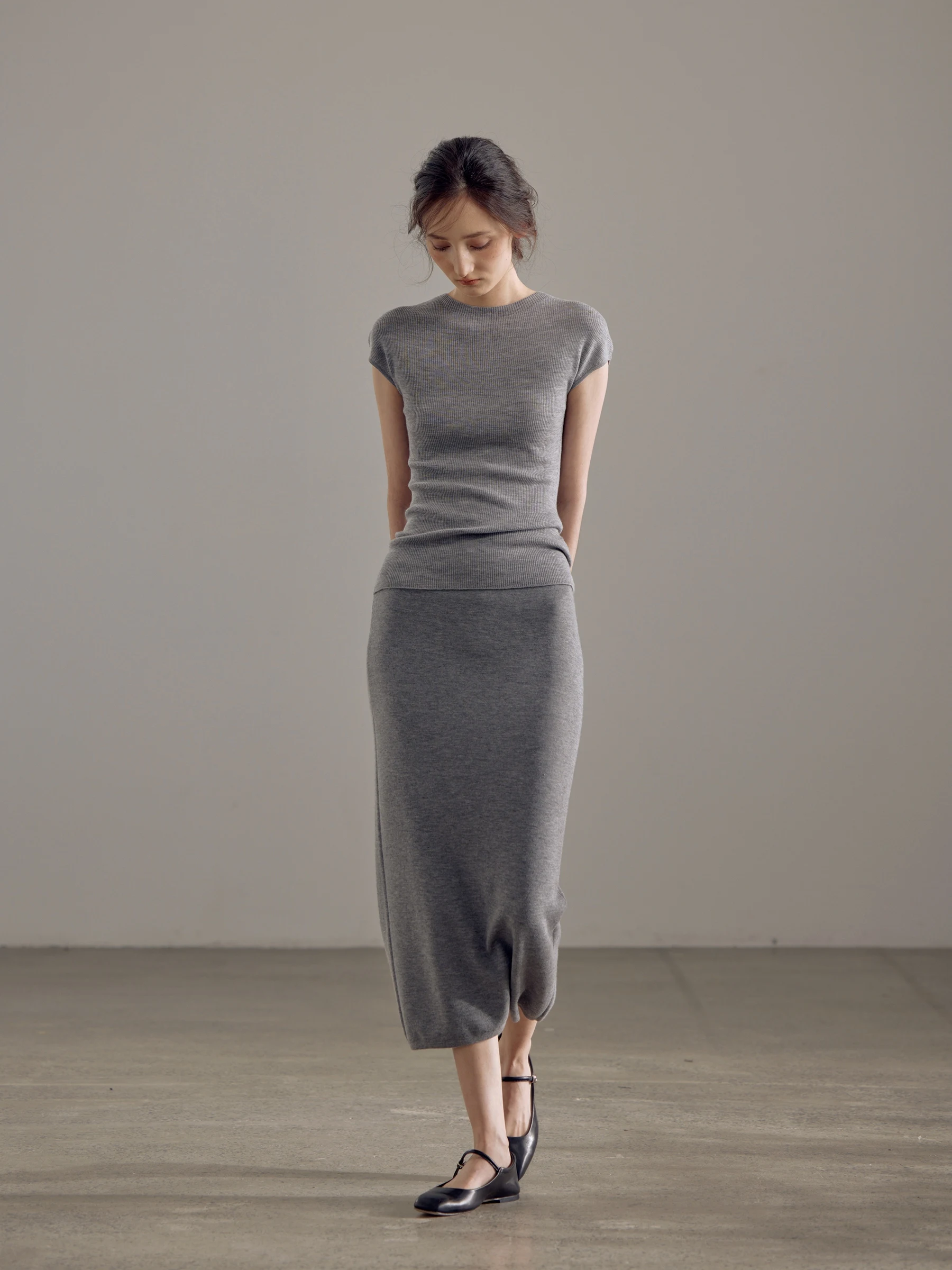 

Slim Fit Pure Color round Ne ort Sve T-irt Commuse Memory Korean Sle Wool Blend Women's Faion Summer Top