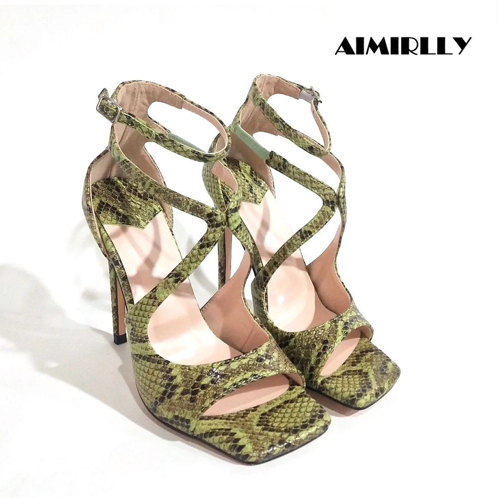 

Новые модные женские босоножки на высоком каблуке с квадратным носком и открытым носком, женская шикарная обувь на шпильке с перекрестным ремешком и пряжкой