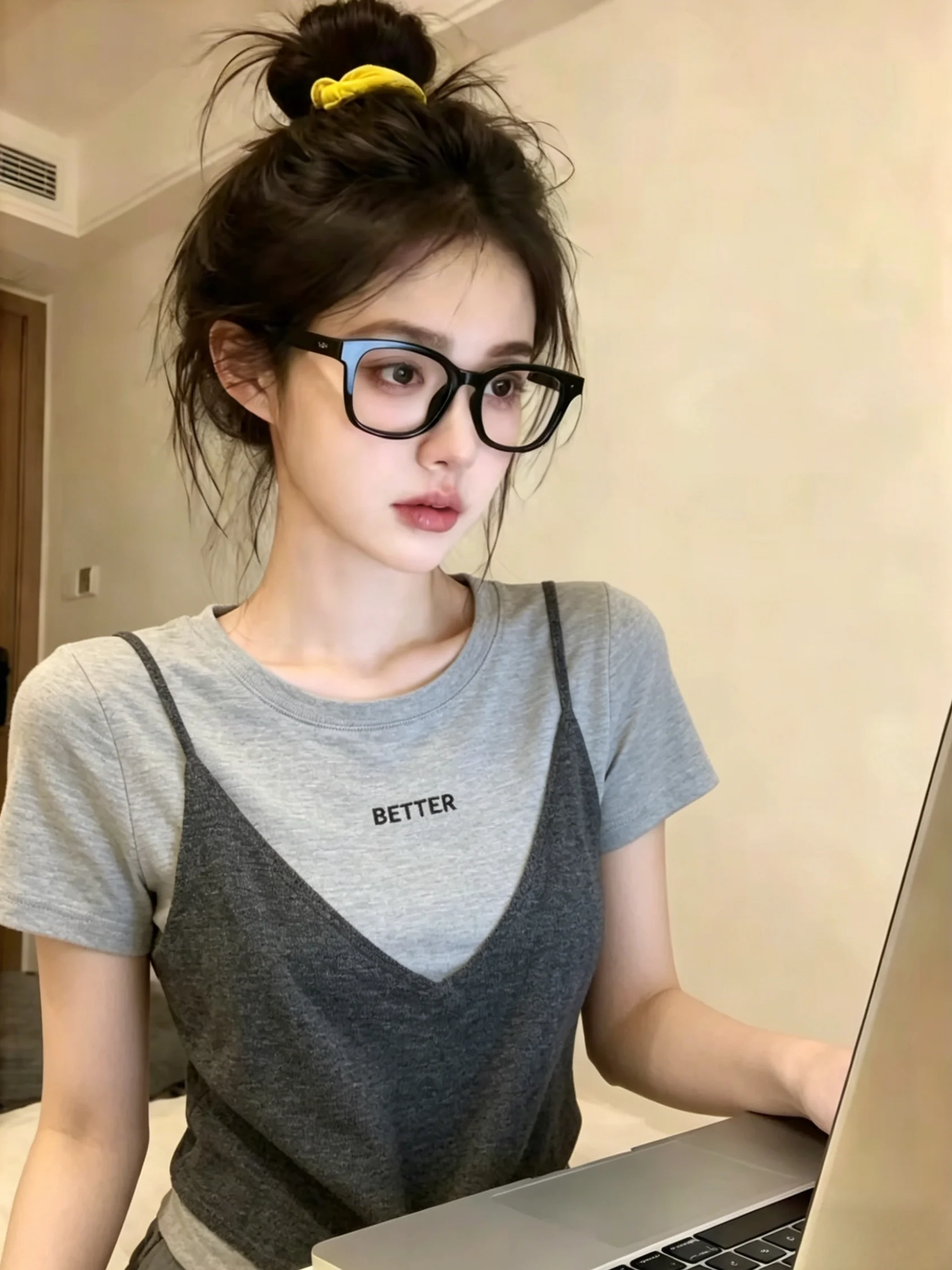 

Knitted Short Sleeve T-Shirt Women's Summer New Style Self-Preserving Color Block Soft Age-Reducing Top Korean Version Slim Fit