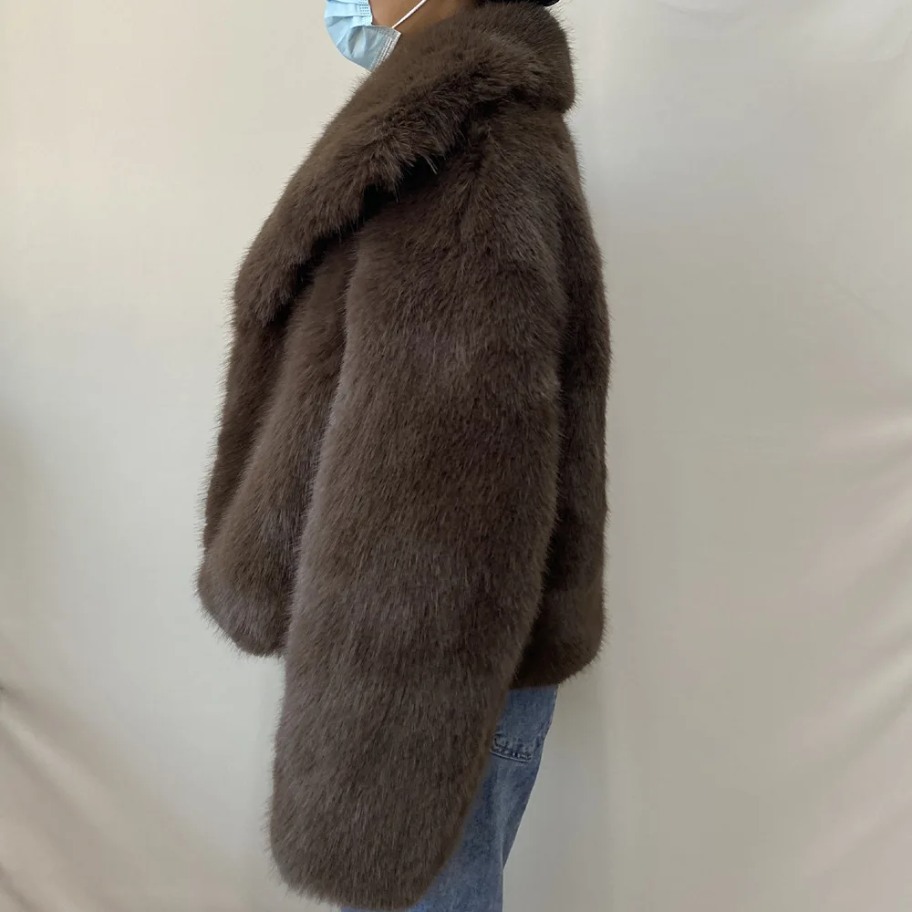 Women's Plus Size Winter Fur Coat Fox Large Lapel Loose Short Top Elegant Warmth for Cold Weather