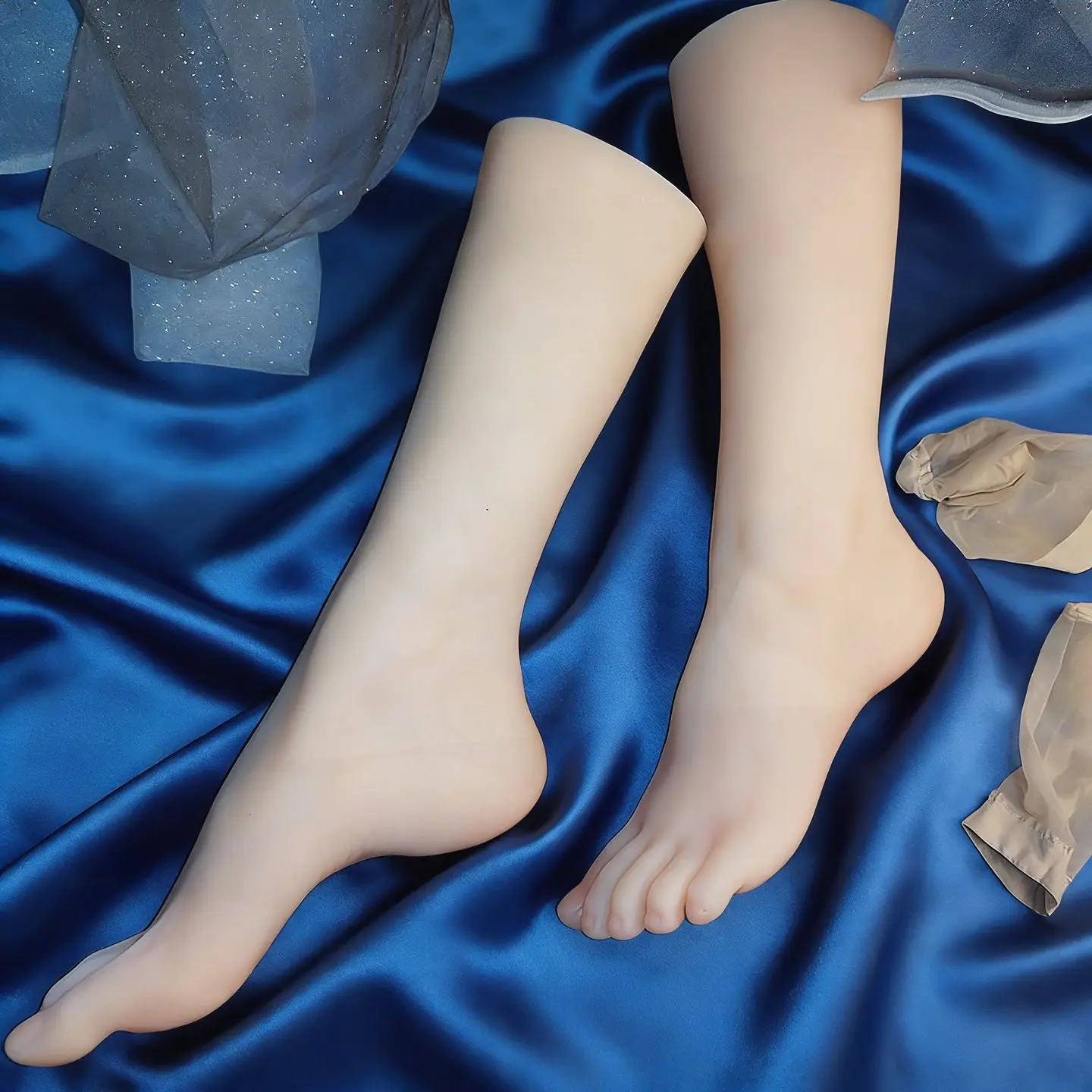 

Size 35 Child Foot Model: Realistic Lifecast Prop for Livestreaming, Massage Demos, and Foot/Leg Modeling BHG513