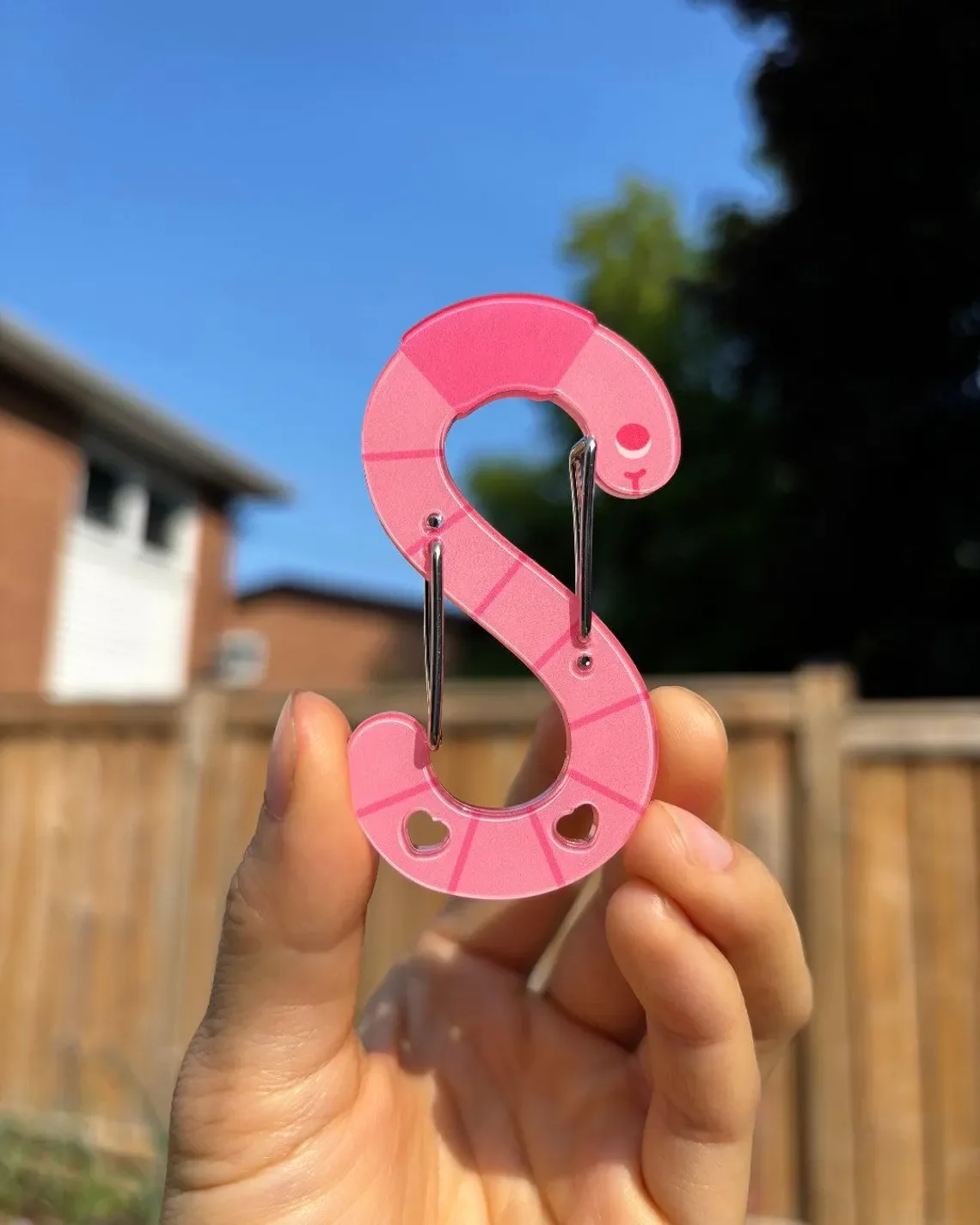 Pink Earthworm Acrylic Carabin - Retro Gaming Keychain ulasan dan harga