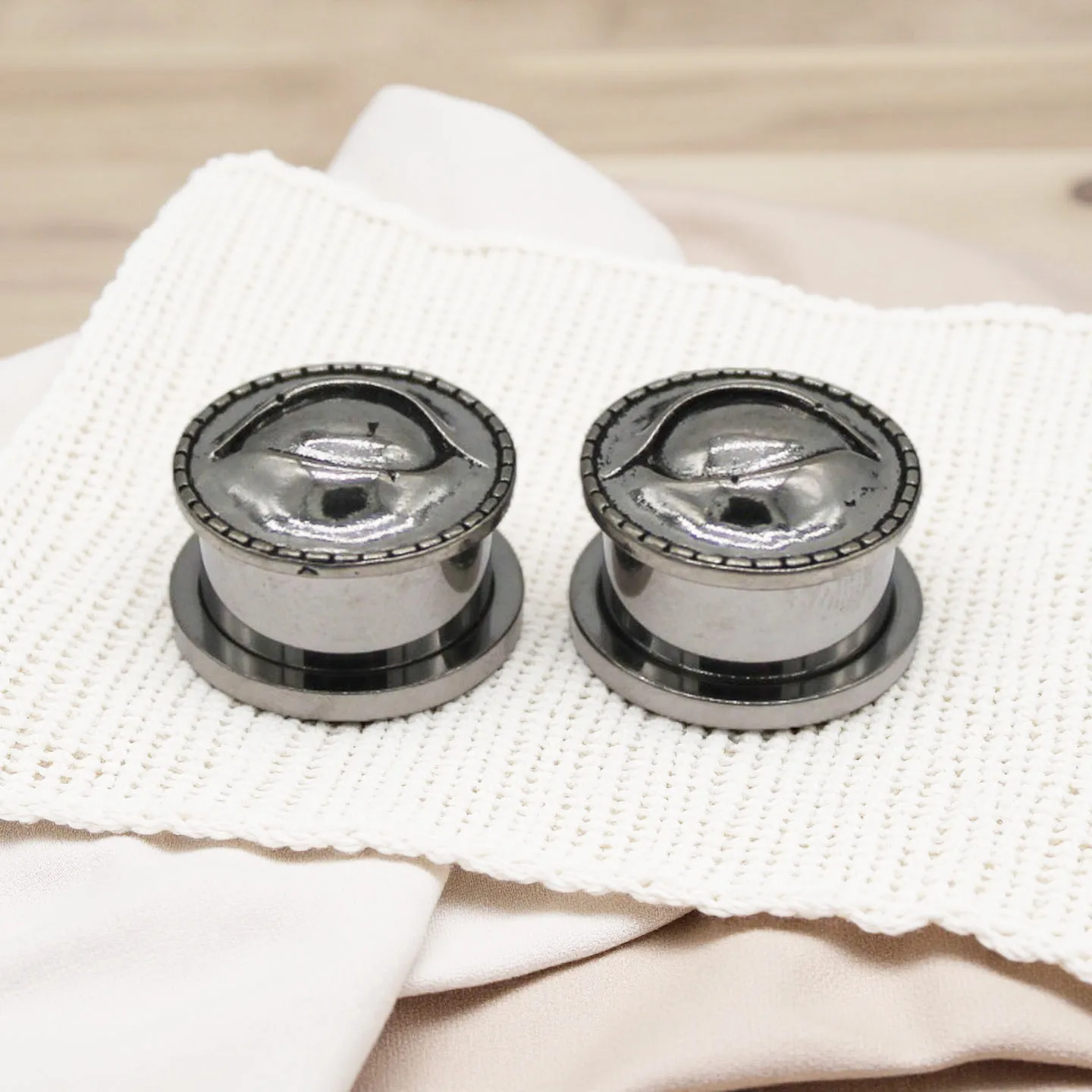 1pair Stainless Steel Left and Right Eye and Ear Expansion Wheels, Auricle, Human Piercing Ear Expansion Earrings