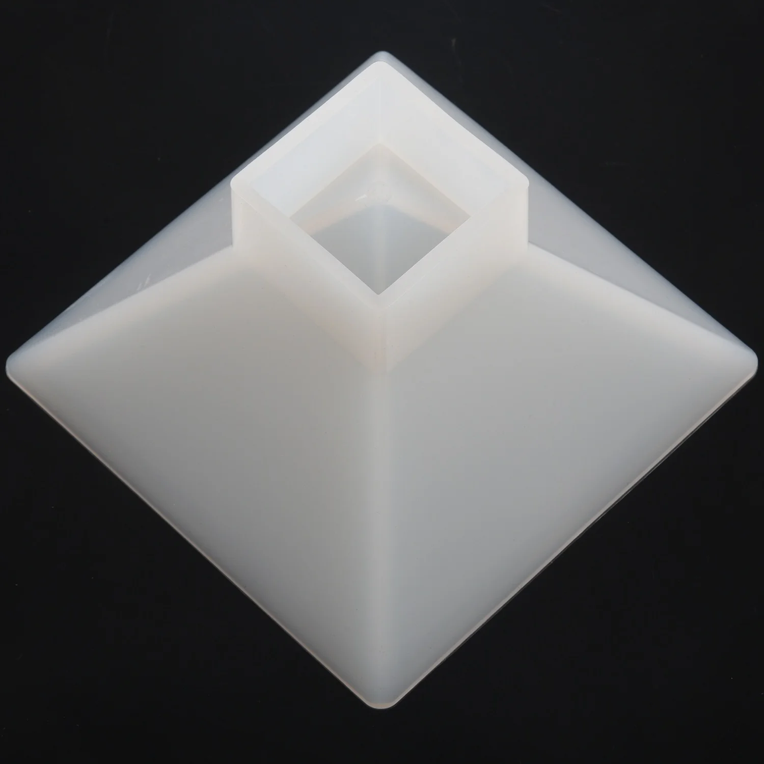 แม่พิมพ์ซิลิโคนรูปทรงพีระมิดขนาดใหญ่ ABQR สำหรับทำเครื่องประดับ งานฝีมือ ขนาด 9.5x9.5x6 ซม.