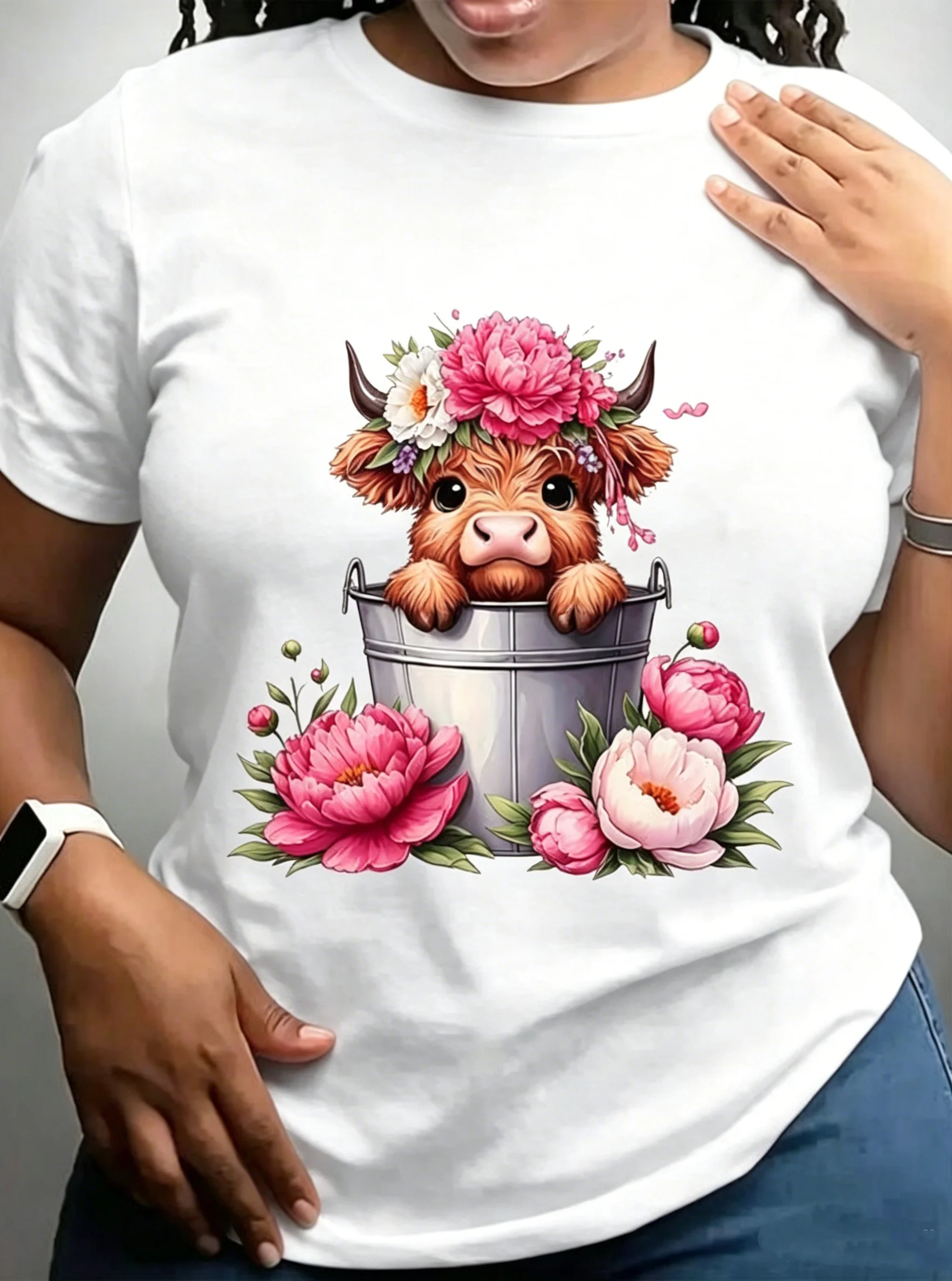 Women'S Pink Highland Cow Graphic T-Shirt - Soft Breathable Lightweight Short Sleeve Crew Neck, Cute Scottish Cow with Flowers & Hearts Print, Unisex Casual Tee for Birthdays, Halloween, Christmas, Thanksgiving, Valentine'S Day Suitable for both holidays
