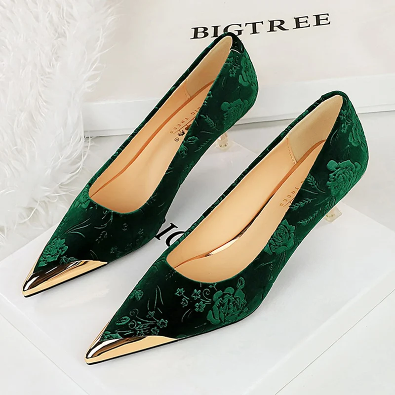 Zapatos de tacón alto de 4 cm con estampado de gamuza vintage para mujer, elegantes zapatos de punta metálica en color rojo vino, zapatos de fiesta elegantes para dama.