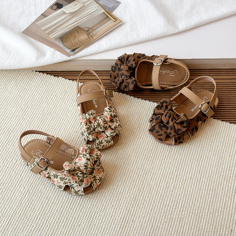 

2026 New Children's Summer Sandals Floral Bow Girls Fashion Outdoor Flat Sandals Hollow-out Anti-kick Kids School Beach Sandals