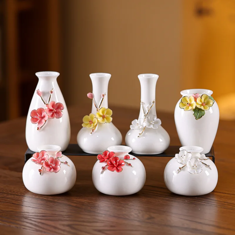 Handmade Sculpted Gold Trimmed Ceramic Vase Handcrafted 3D Floral Porcelain Vase For Home Living Room Table Desktop Decor