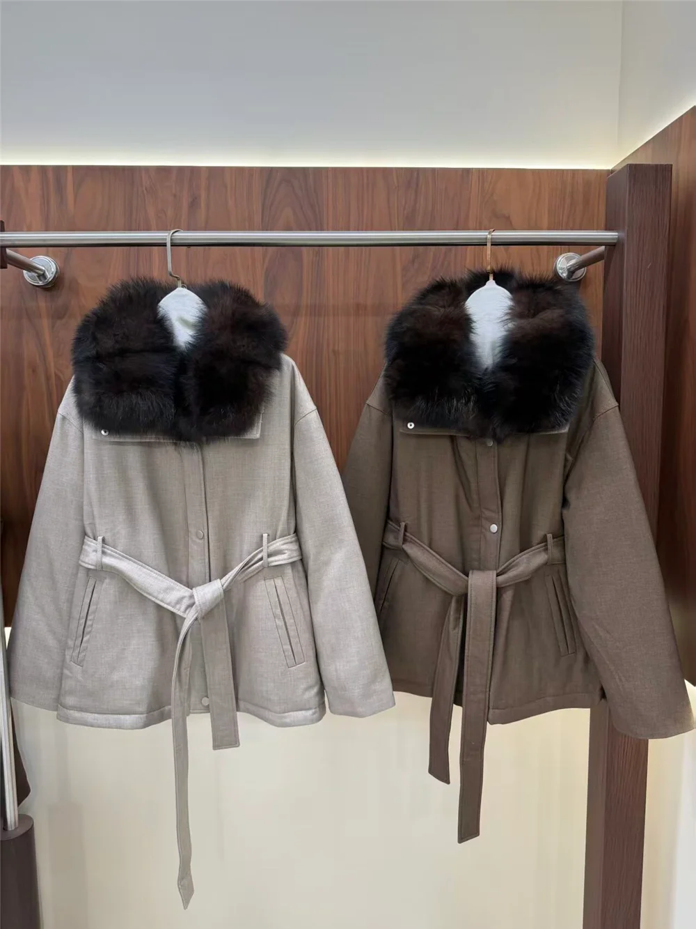 High-Quality Women's Thickened Goose Down Jacket Detachable Fox Fur Collar Belted Waist Outerwear