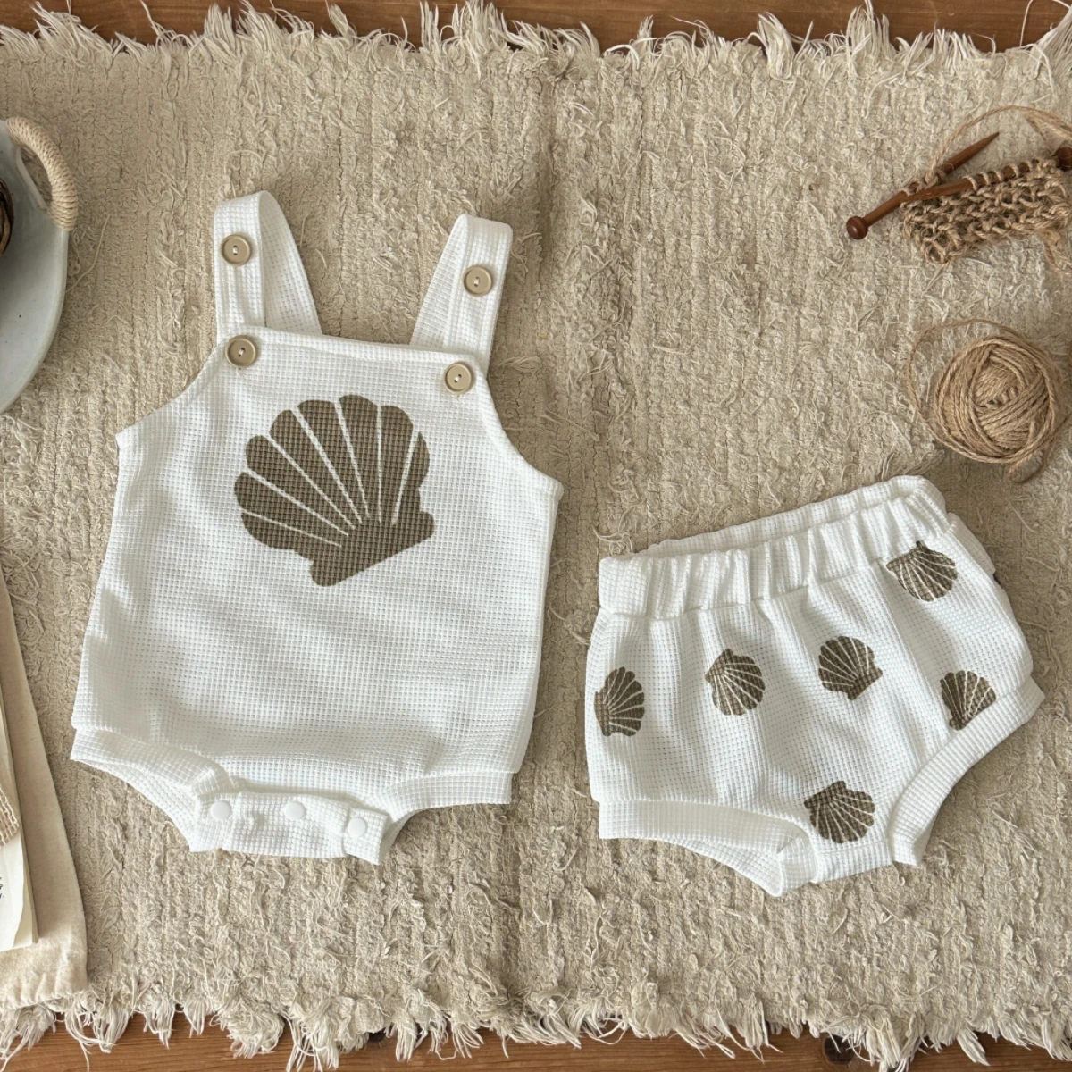 Summer New Baby Sleeveless Tops And Tight Waist Shorts 2 Pieces Suit Scallop Pattern Clothing Set Kids Clothes 0-18M