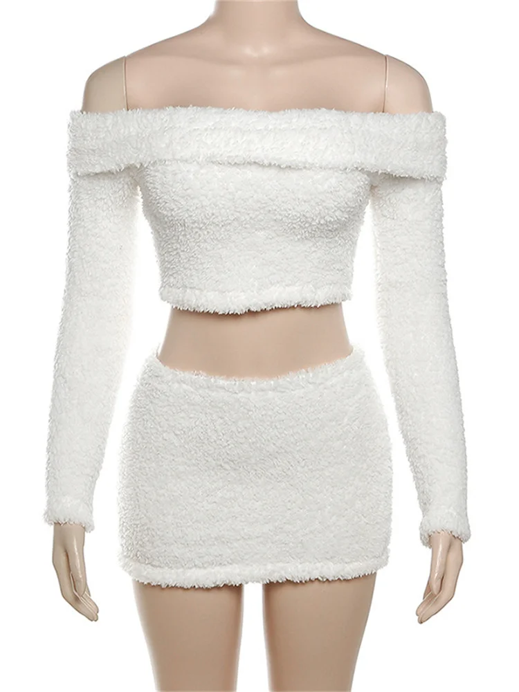 Macheda 女性シンプルクラシック 2 点セットスキニーソフトエレガントなスラッシュネッククロップトップス + ピーチヒップスカートマッチングストリートトレンドスーツ