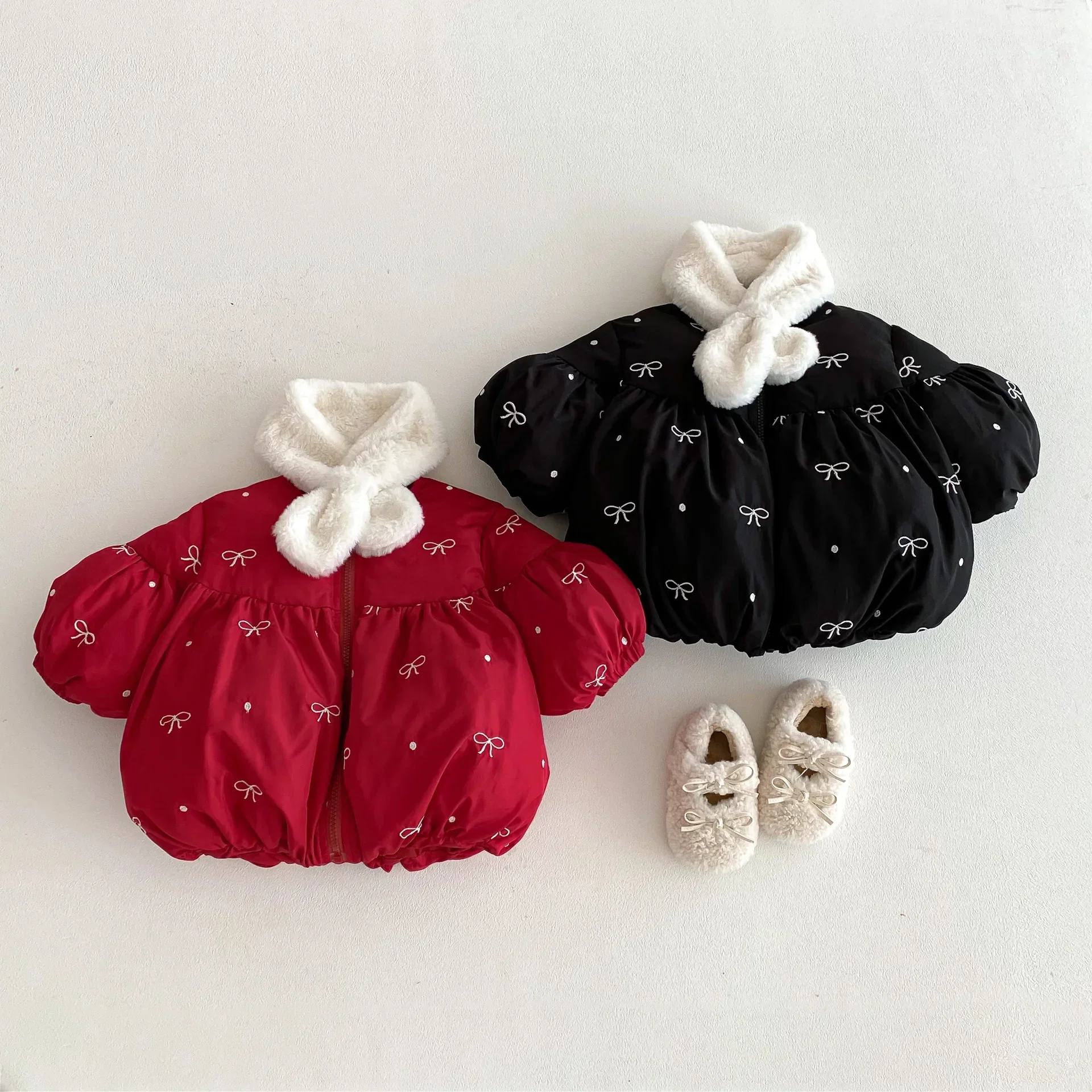 

2025 Children's Clothing 0-5Y Girls Bow Print Cotton Coat Korean Style Winter Jacket with Faux Fur Scarf Warm Cute Outerwear