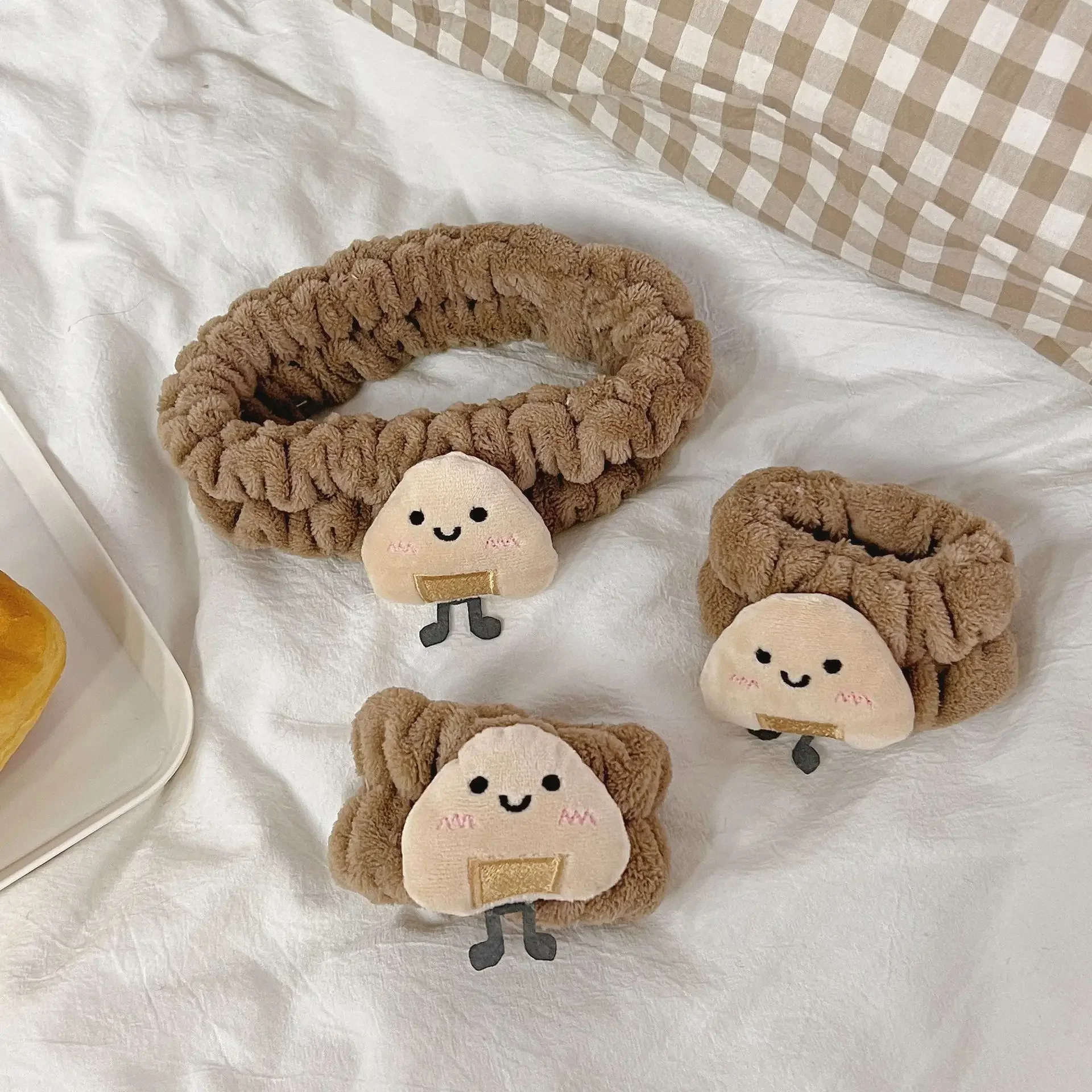 

Cute Face Washing Headband Wrist Band With Moisture-Proof Sleeves For Warmth Wrist Protector For Washing And Water Absorption