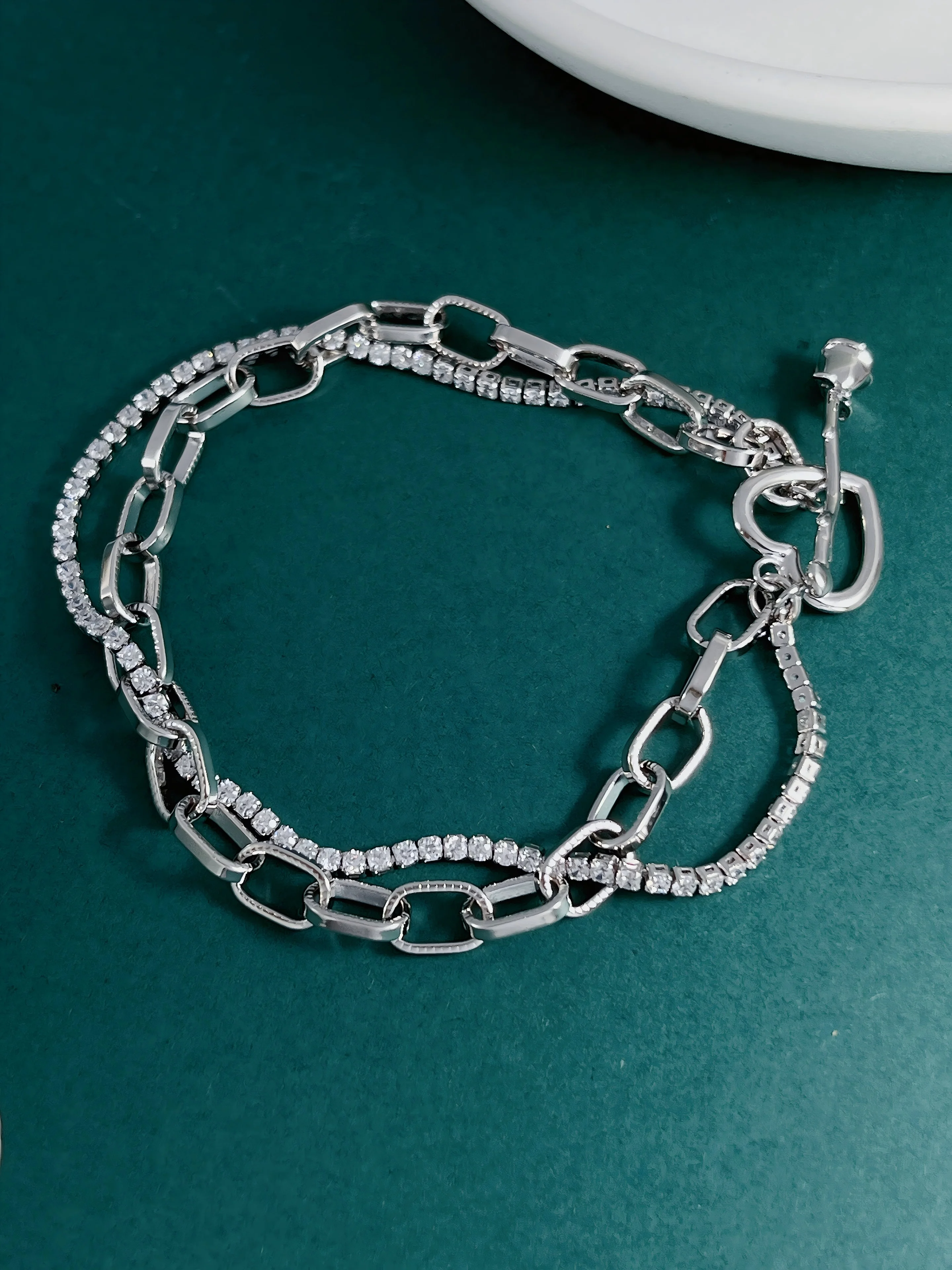 

Sweet Cool Unisex Bracelets European Trend with Senior Sensibility Fashionable Accessory for Men And Women