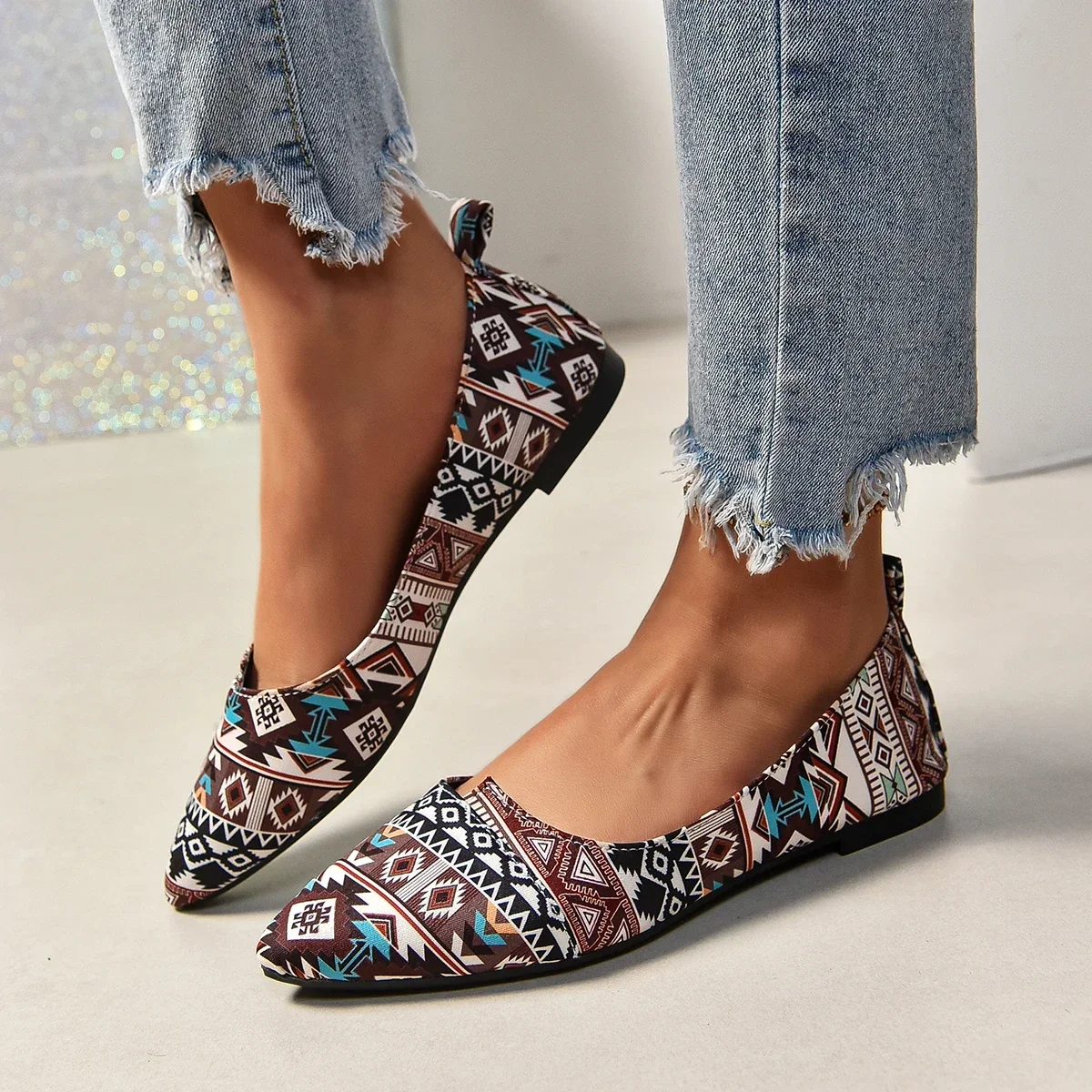 

Fashionable large size casual shoes for women spring pattern pointed toe slip-on beanie shoes for women comfortable flat shoes