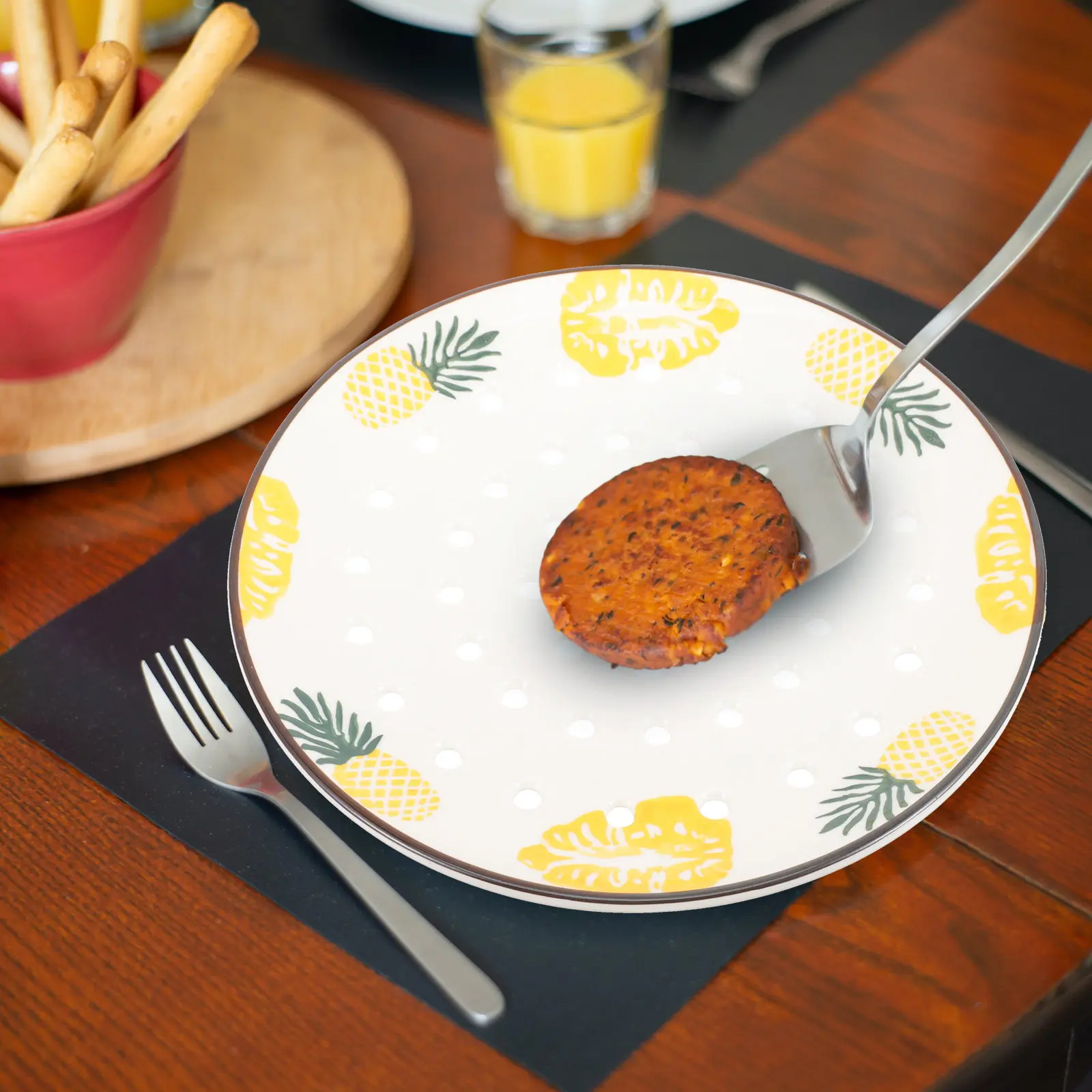 

Multi-Hole Ceramic Steaming Plate Cute Cartoon Round Design Steamer Tray for Cooking Steaming Serving Dish Dinner Party Gift