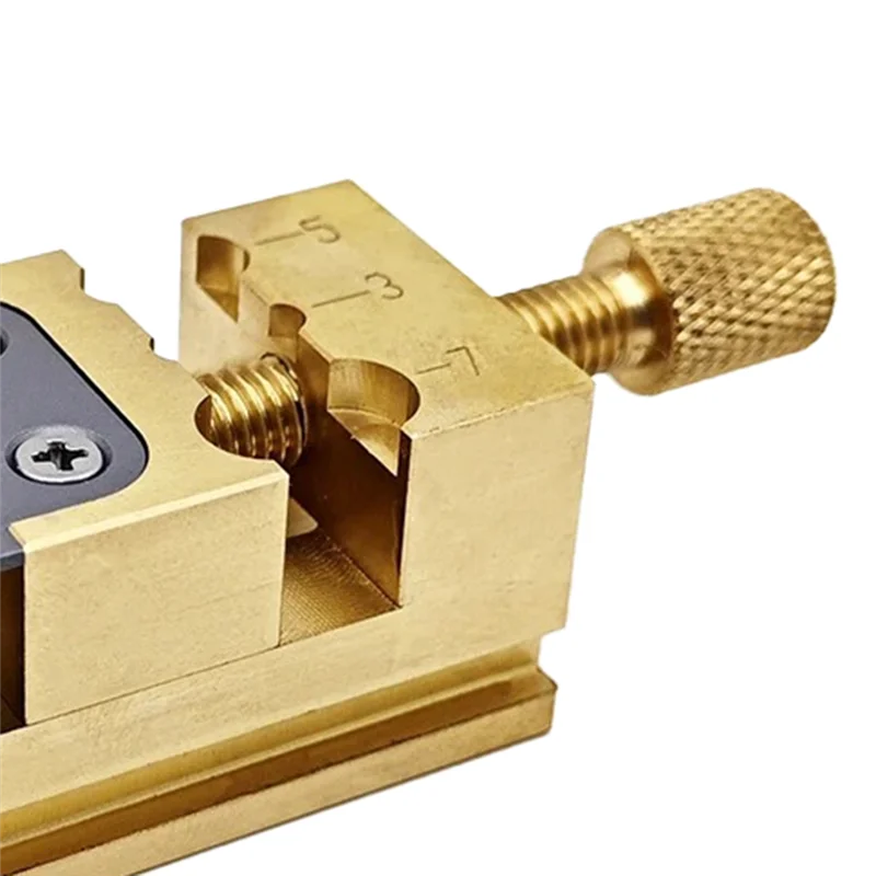 ملزمة يدوية صغيرة، ملزمة لقط صغيرة نحاسية، يمكن استخدامها لقط أجزاء الساعة الصغيرة والصغيرة