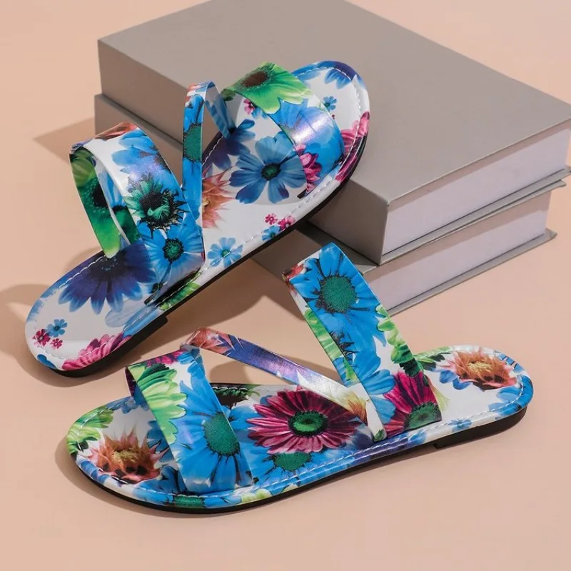صنادل جلدية بقاع مسطح للنساء ، زهور مانعة للألوان للسيدات ، ملابس خارجية للشاطئ ، صنادل برّاقة ، الصيف