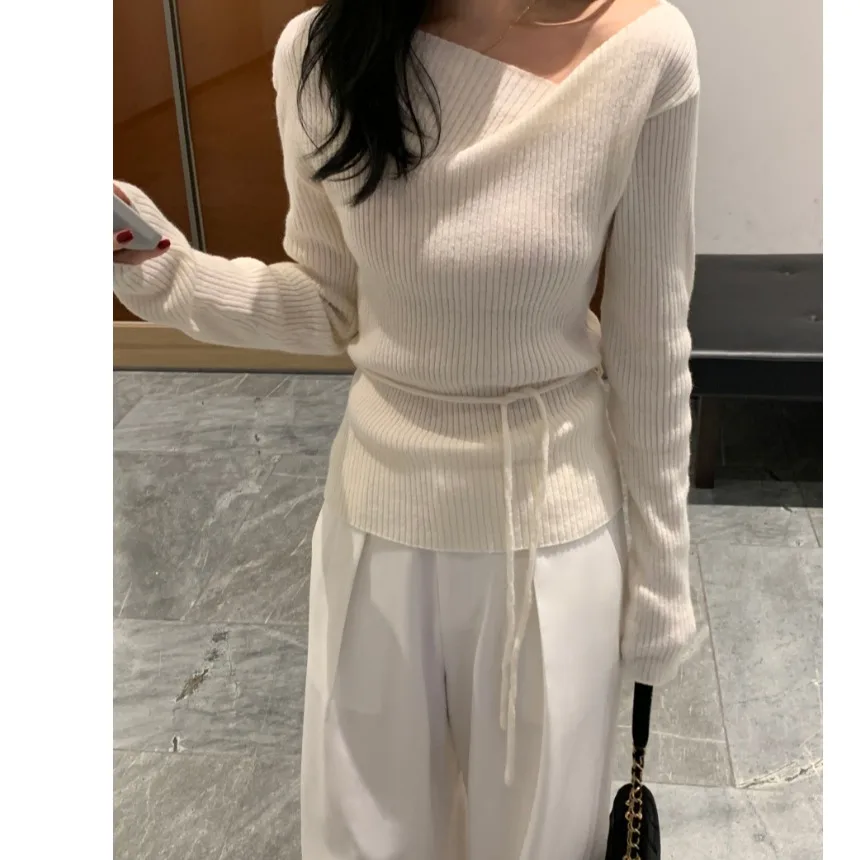 Chic V-Neck Long Sleeve Knitted Sweater Women\'s Slimming Top Autumn Winter Design Sense Belted Fashion Commute Style Pure Color