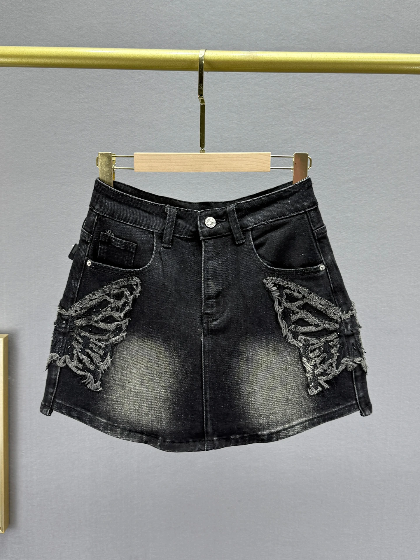 

Новая женская джинсовая юбка с высокой талией, облегающая, черная, весна-лето, европейский стиль, высокое качество, модная короткая юбка