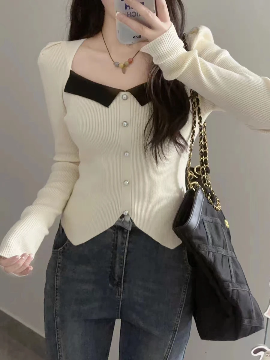 قميص نسائي محبوك بقصة ضيقة للربيع والخريف سترة غير متماثلة بياقة مربعة ملابس داخلية بنمط جميل وأكمام طويلة