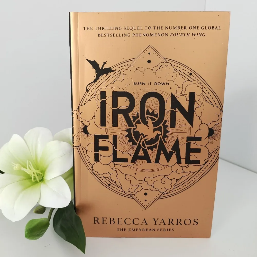 Llama de Hierro de Rebecca Yarros |   La secuela de Fourth Wing en la serie The Empyrean |   A # 1 novela romántica más vendida de The New York Times