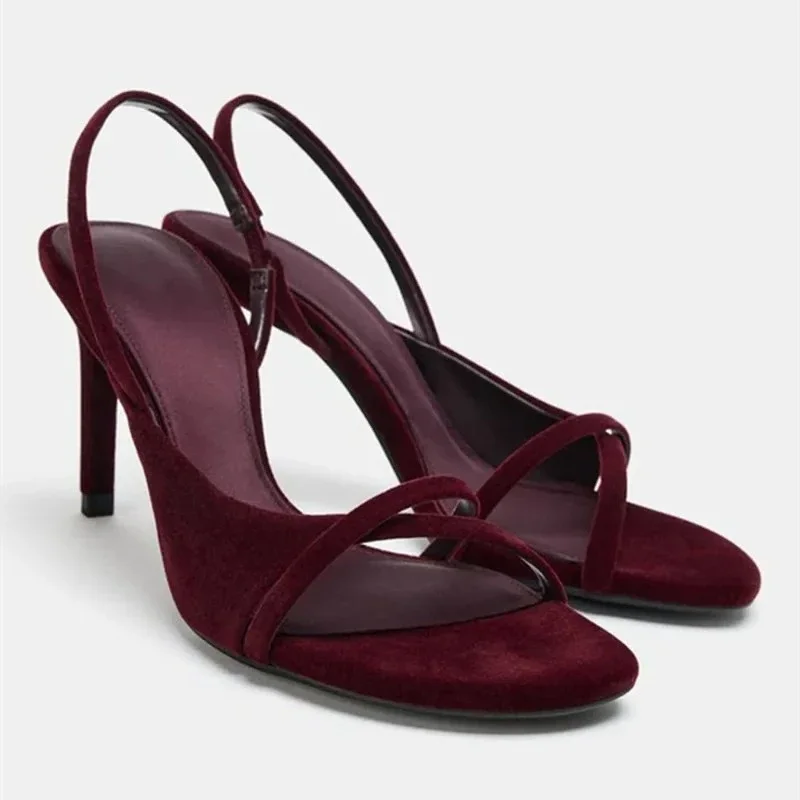 صنادل نسائية بكعب من الساتان الأسود موضة متقاطعة وحزام خلفي وكعب رفيع أحذية مصممة مثيرة مفتوحة من الأمام أحذية نسائية مريحة