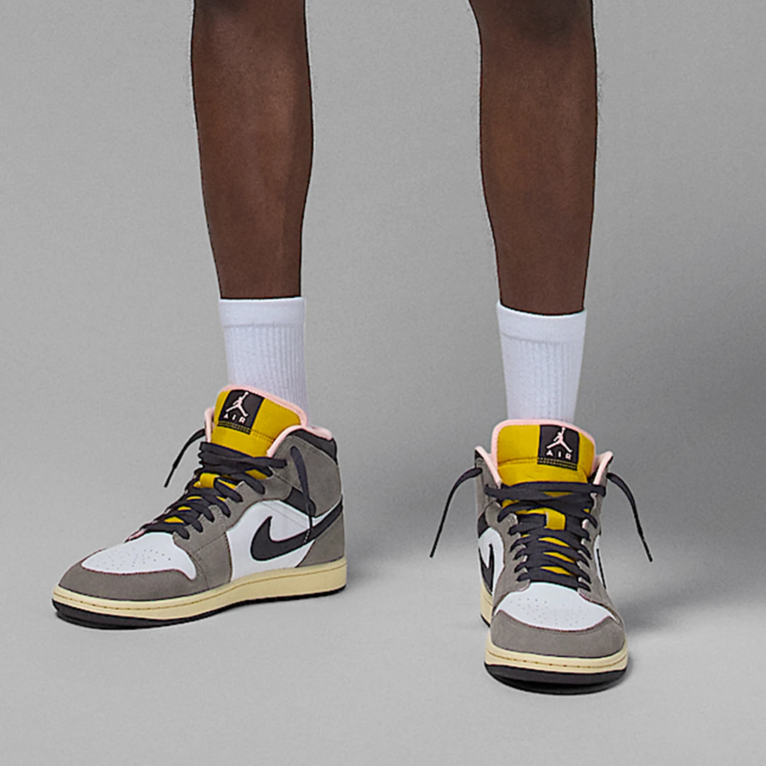 

Nike genuine JORDAN men's mid top cushioned classic lightweight sports shoes HQ2011-100