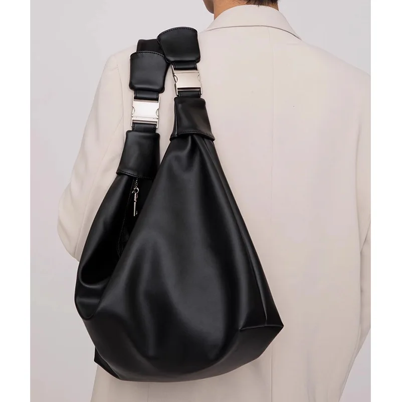 2024 Nuevos bolsos de bola de masa para hombres Bolso cruzado Mochila de hombro para hombre Color sólido suave Mujer Mensajero unisex Y2K Sac A Main Travel Man Sling Bolsos Correa de lujo Mochilas pequeñas