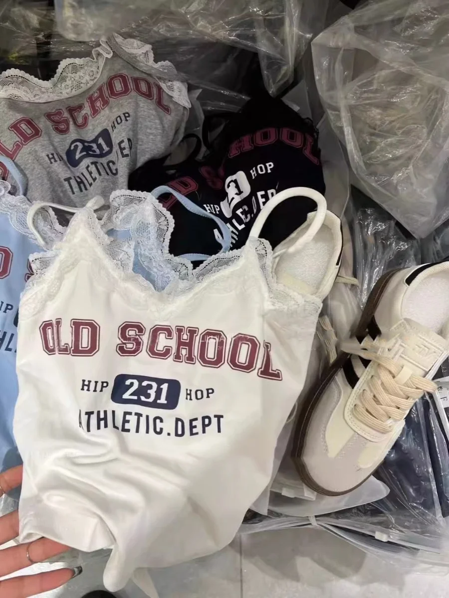 เสื้อกั๊กทรงเข้ารูปพิมพ์ลายตัวอักษร แต่งขอบลูกไม้ สายเดี่ยว สำหรับผู้หญิง ฤดูร้อน สินค้ามาใหม่ ใช้งานได้หลากหลาย ความยาวปานกลาง เหมาะสำหรับใส่ไปทำงาน หรือใส่ลำลอง