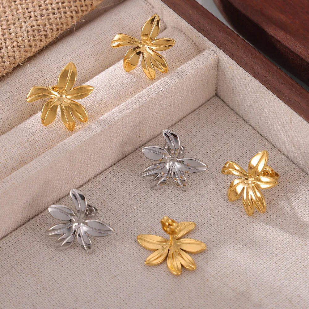 

New simple floral design gold-plated stud earrings with personalized texture design Titanium steel luxury jewelry