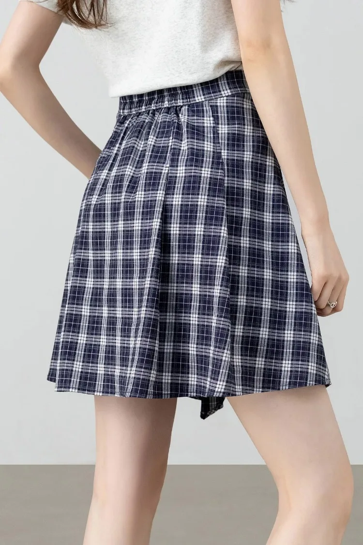 SENTUBILA Damen Marineblauer Karierter Skort Minirock 2026 Sommer Diagonaler Gürtel Tailliert Asymmetrischer Saum A-Linien-Rock 162QK6123 – Detail 15