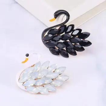 Luxury crystal swan corsage with versatile men's and women's temperament, suit, pin, neckline, dress accessories 1