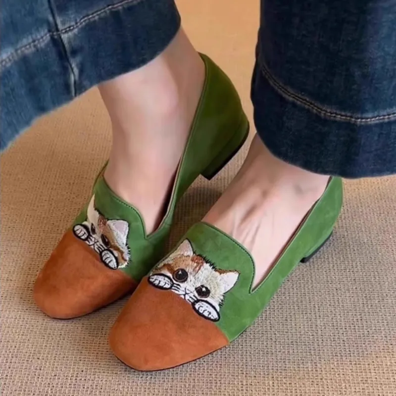 

Retro Embroidered Low Heel Flat Bottom Women's Shoes Spring 2025 New Style Cat Head Slip-On Flats Comfortable Casual Shoes